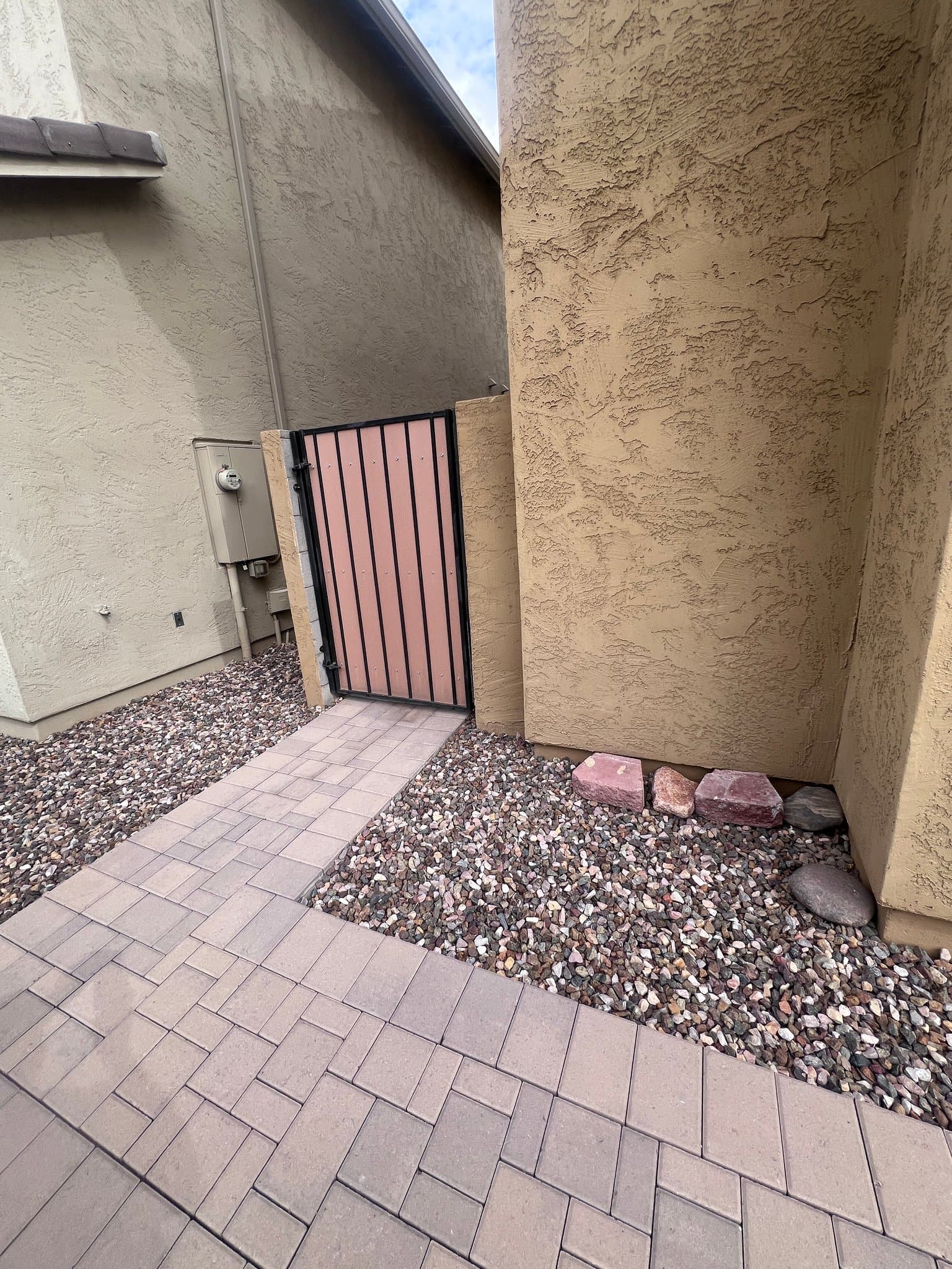 Gilbert House: 4123 E JONES ST