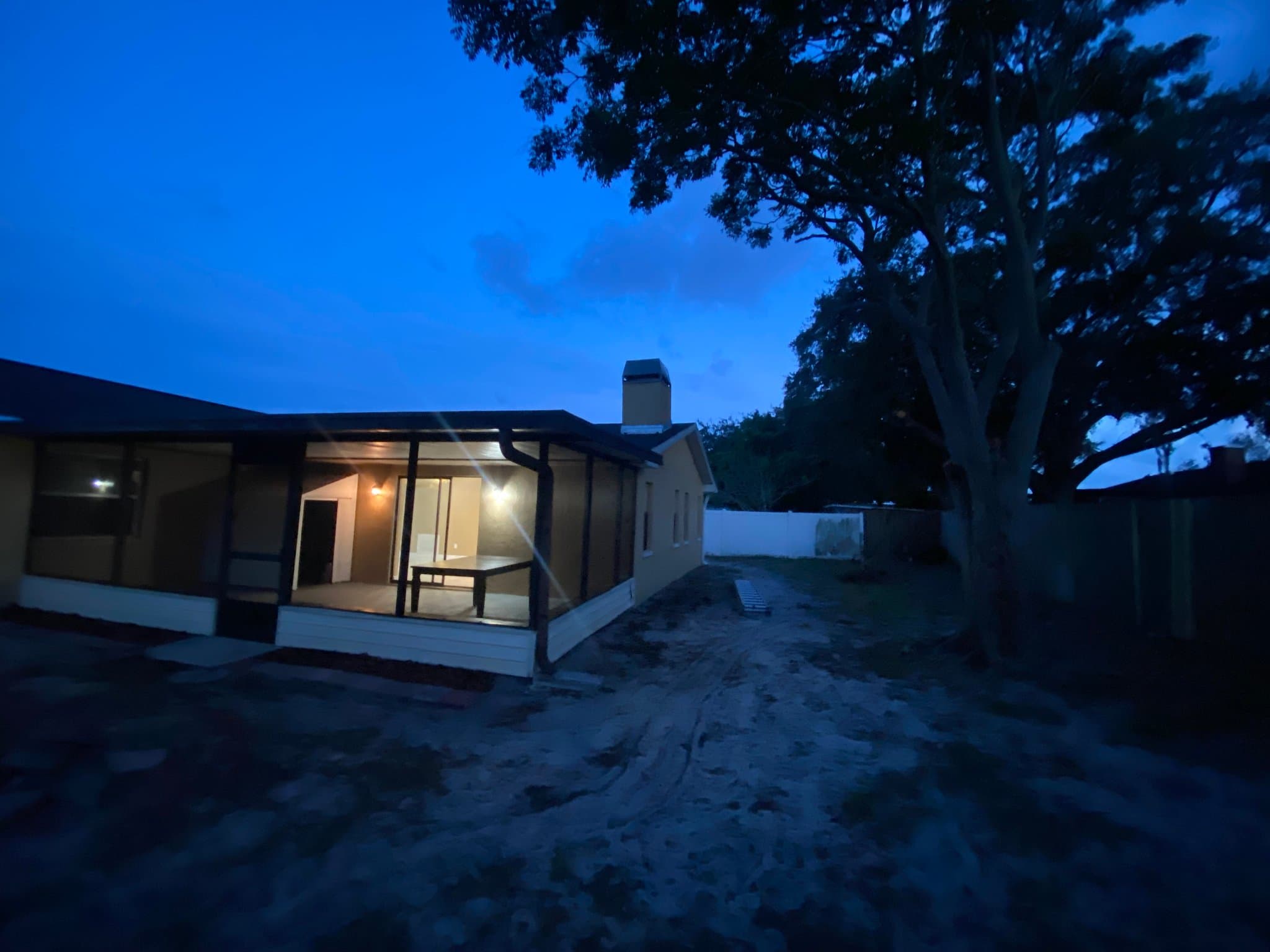 Port Richey House: 10401 County Lake Dr