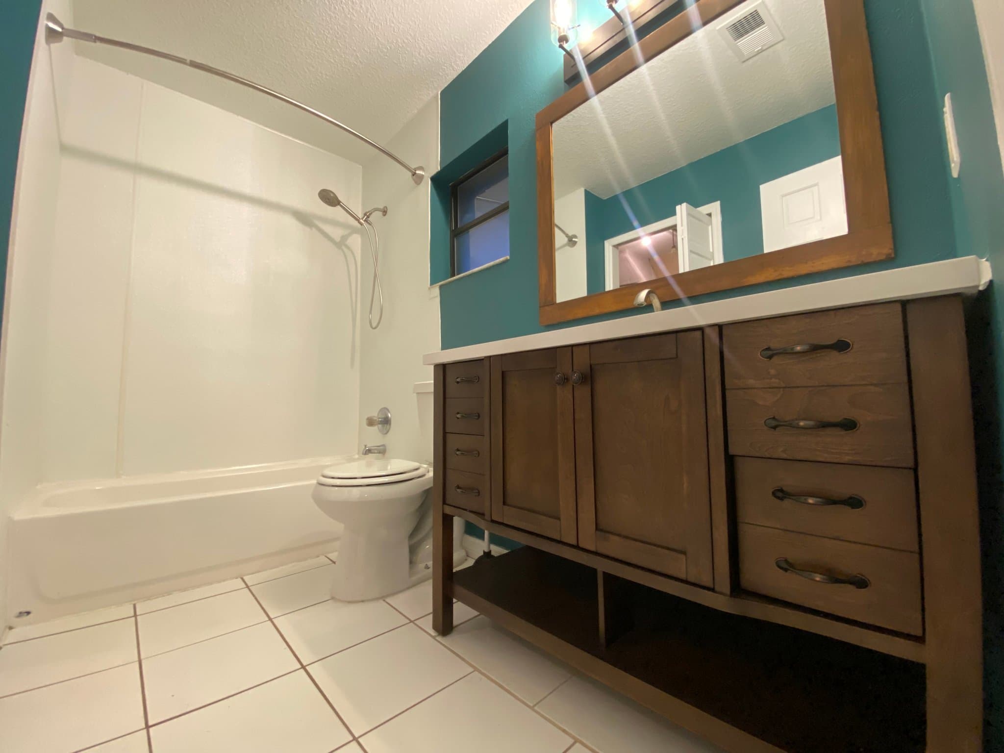 Port Richey House: 10401 County Lake Dr
