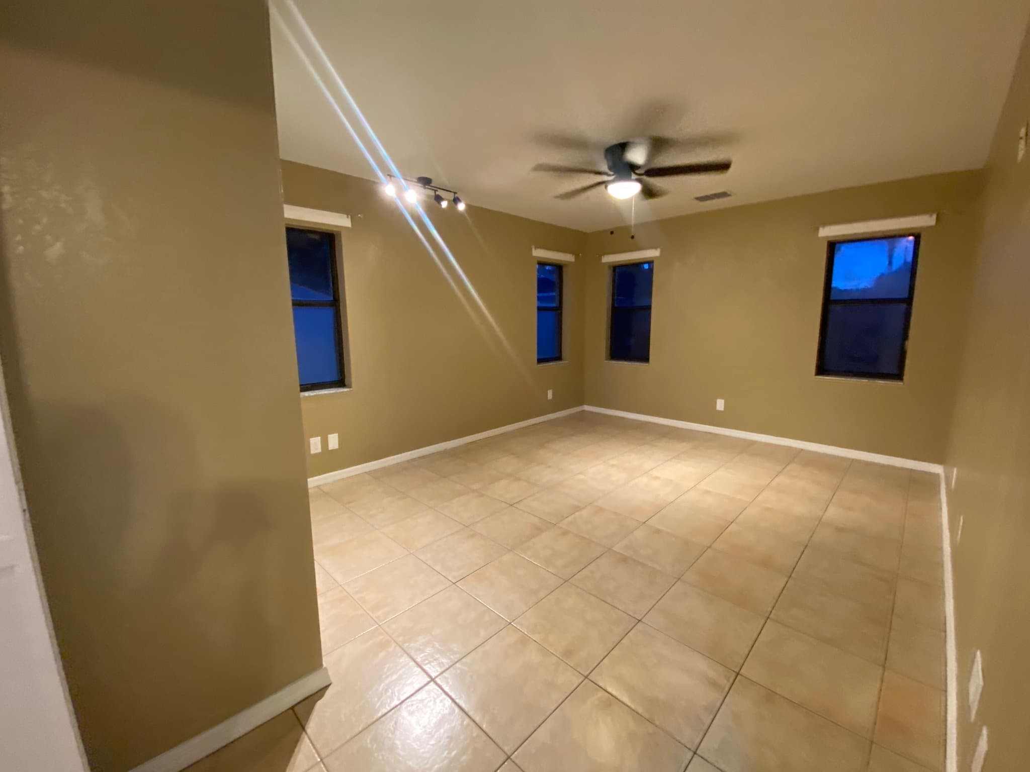 Port Richey House: 10401 County Lake Dr