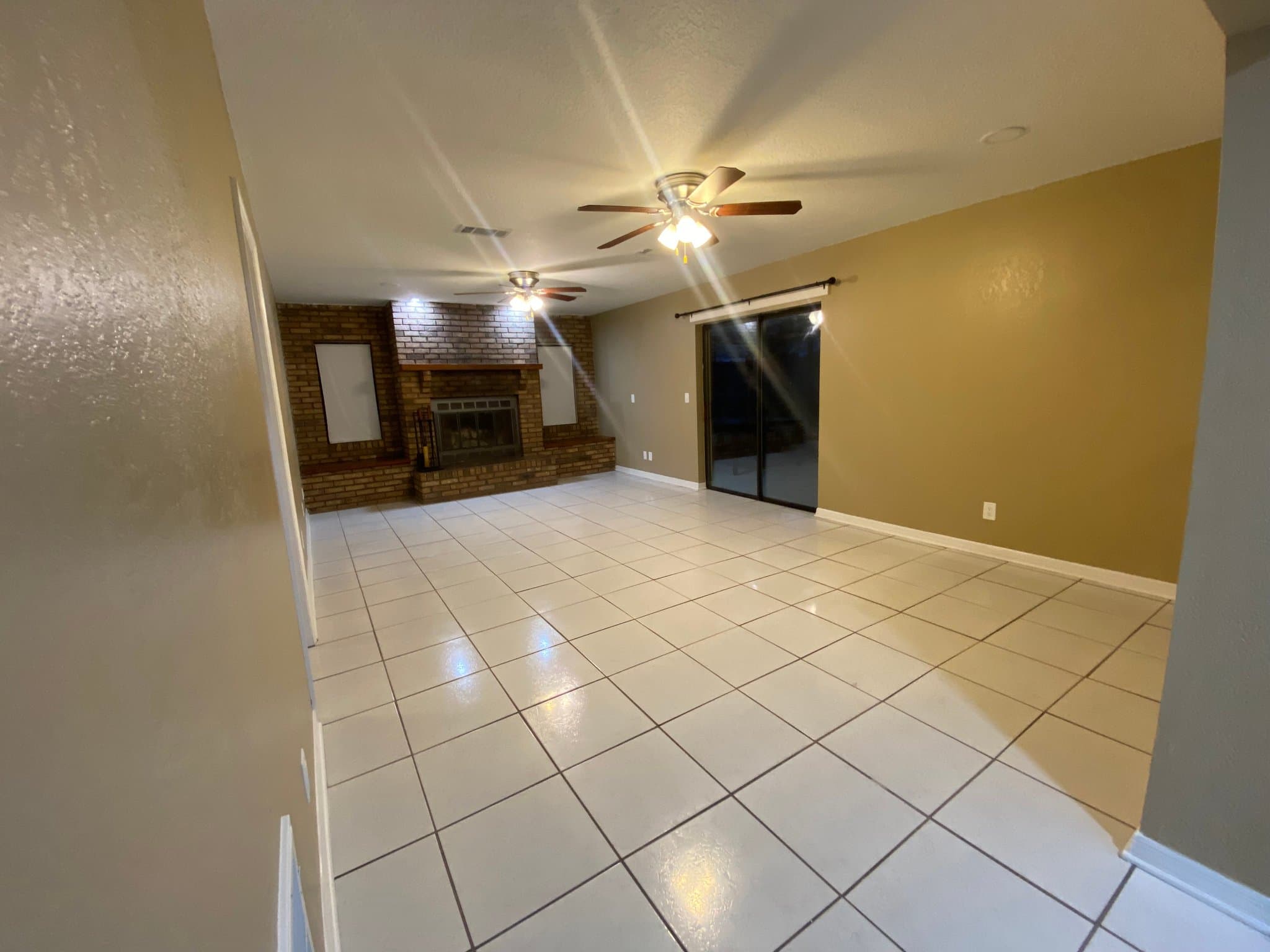 Port Richey House: 10401 County Lake Dr