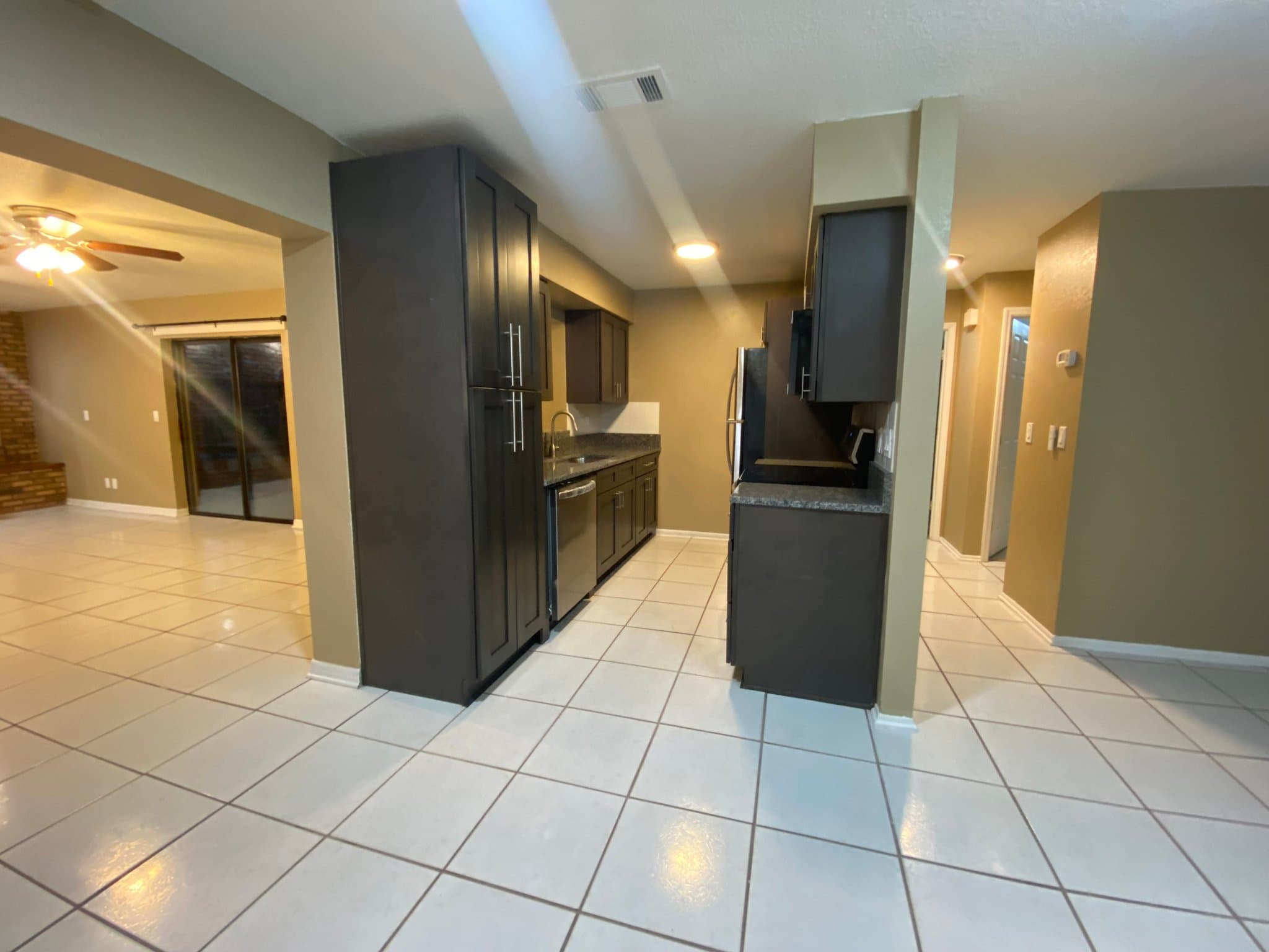 Port Richey House: 10401 County Lake Dr