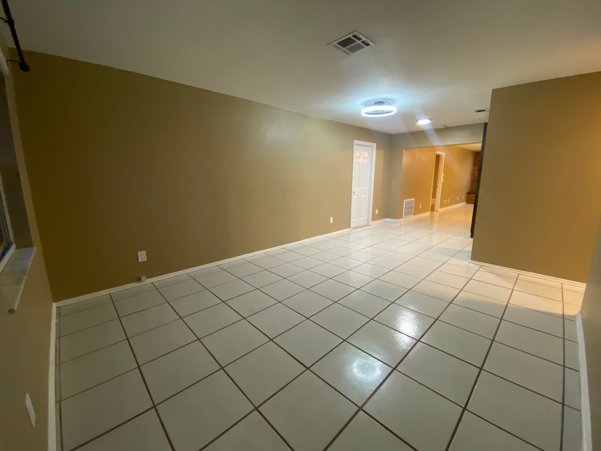 Port Richey House: 10401 County Lake Dr