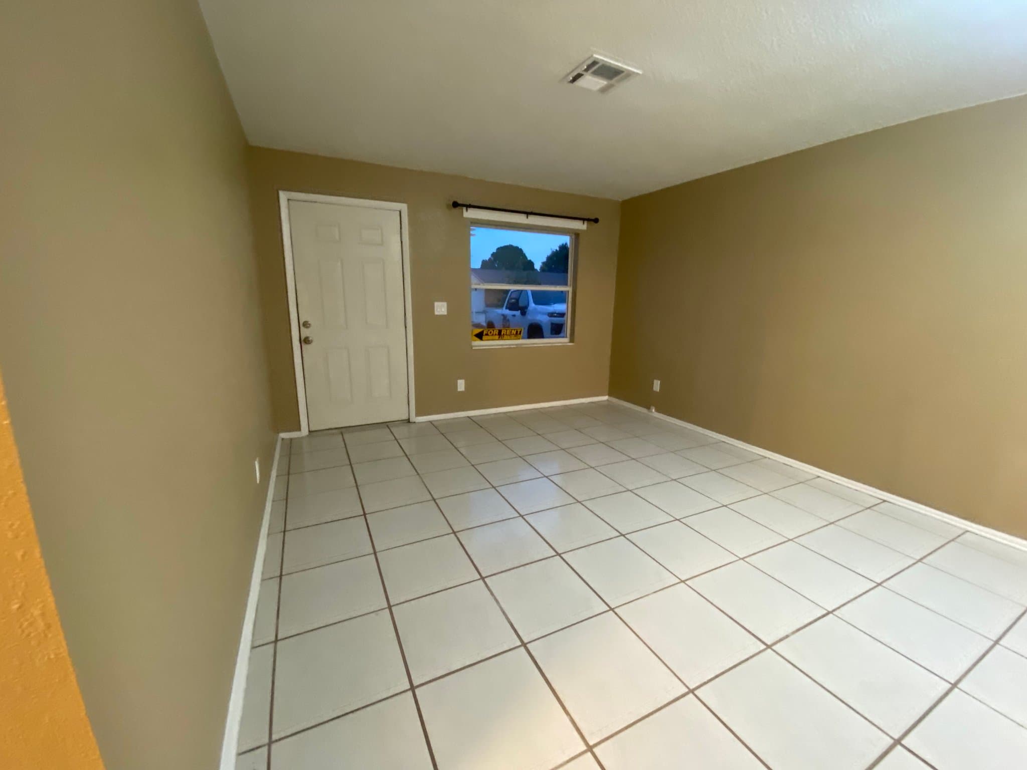Port Richey House: 10401 County Lake Dr