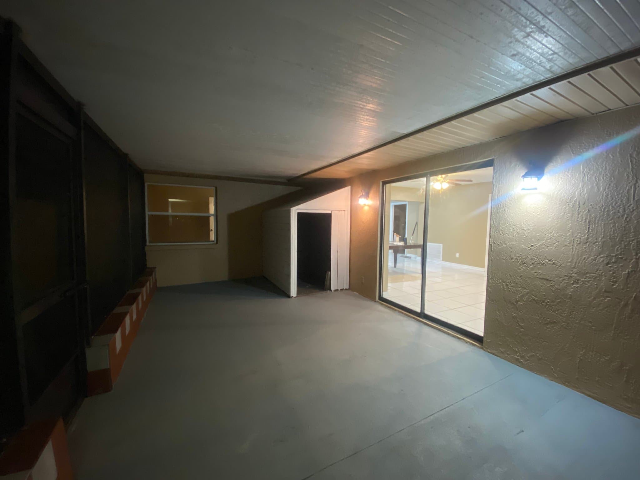 Port Richey House: 10401 County Lake Dr