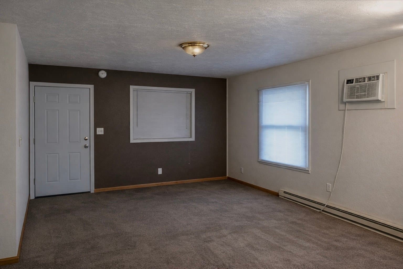 Davison Apartment: 912 N State Road