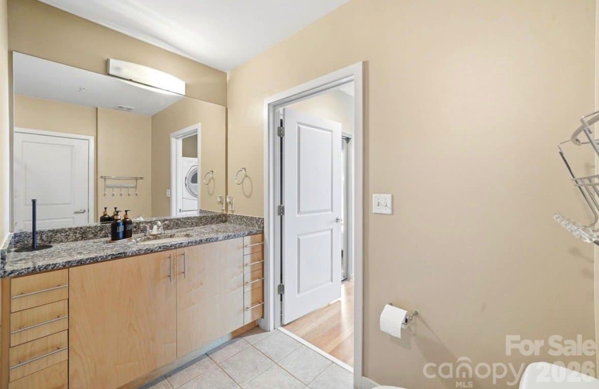 Charlotte Condo: 210 N church St