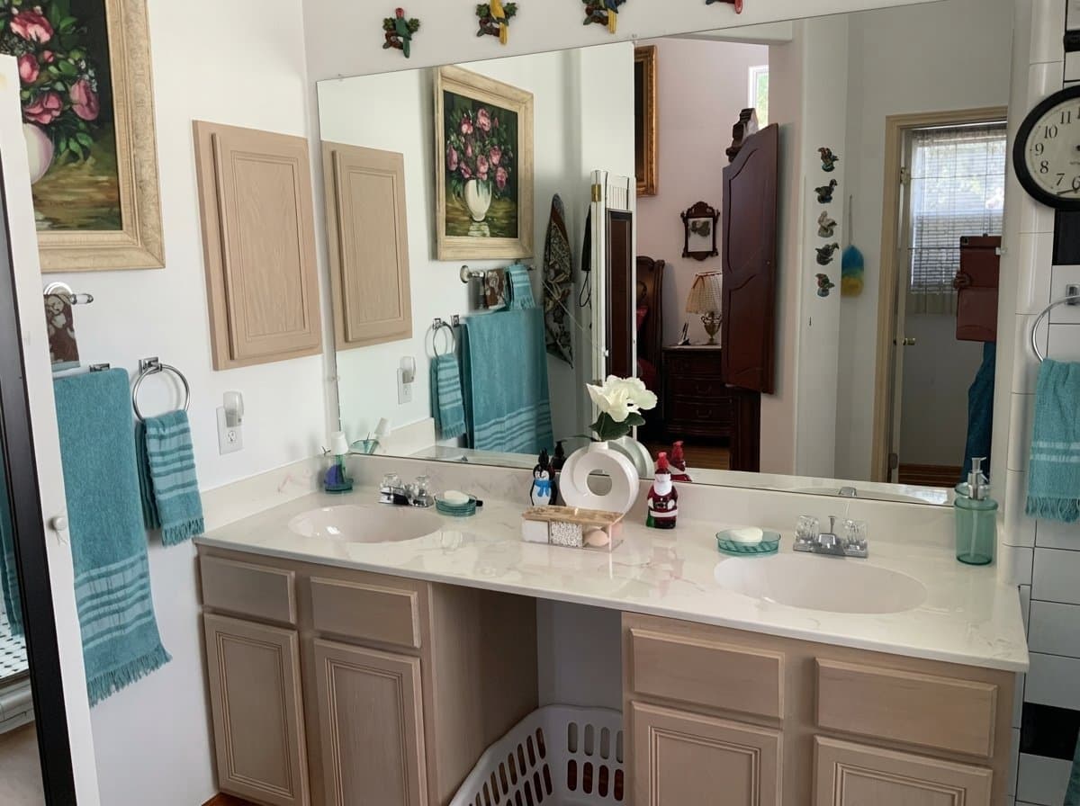San Antonio Single Room: 14758 Hillside Ridge Dr.