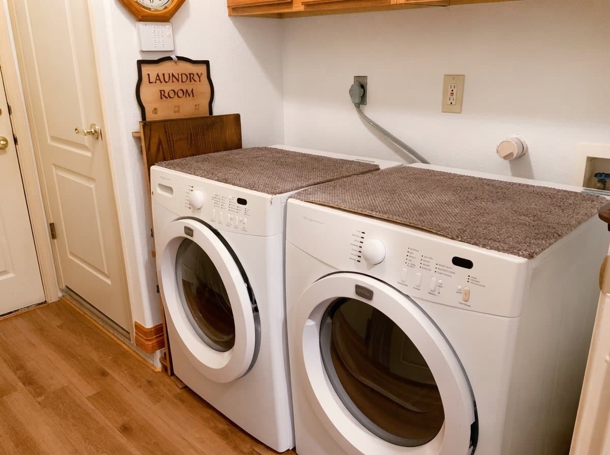 San Antonio Single Room: 14758 Hillside Ridge Dr.