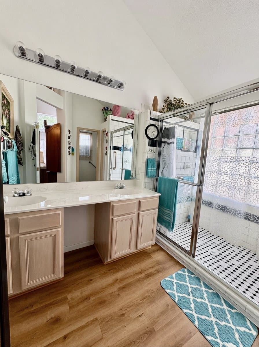 San Antonio Single Room: 14758 Hillside Ridge Dr.