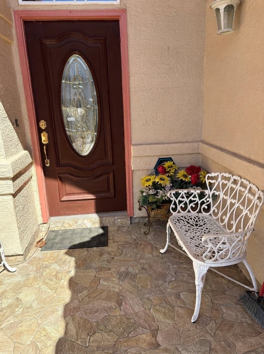 San Antonio Single Room: 14758 Hillside Ridge Dr.
