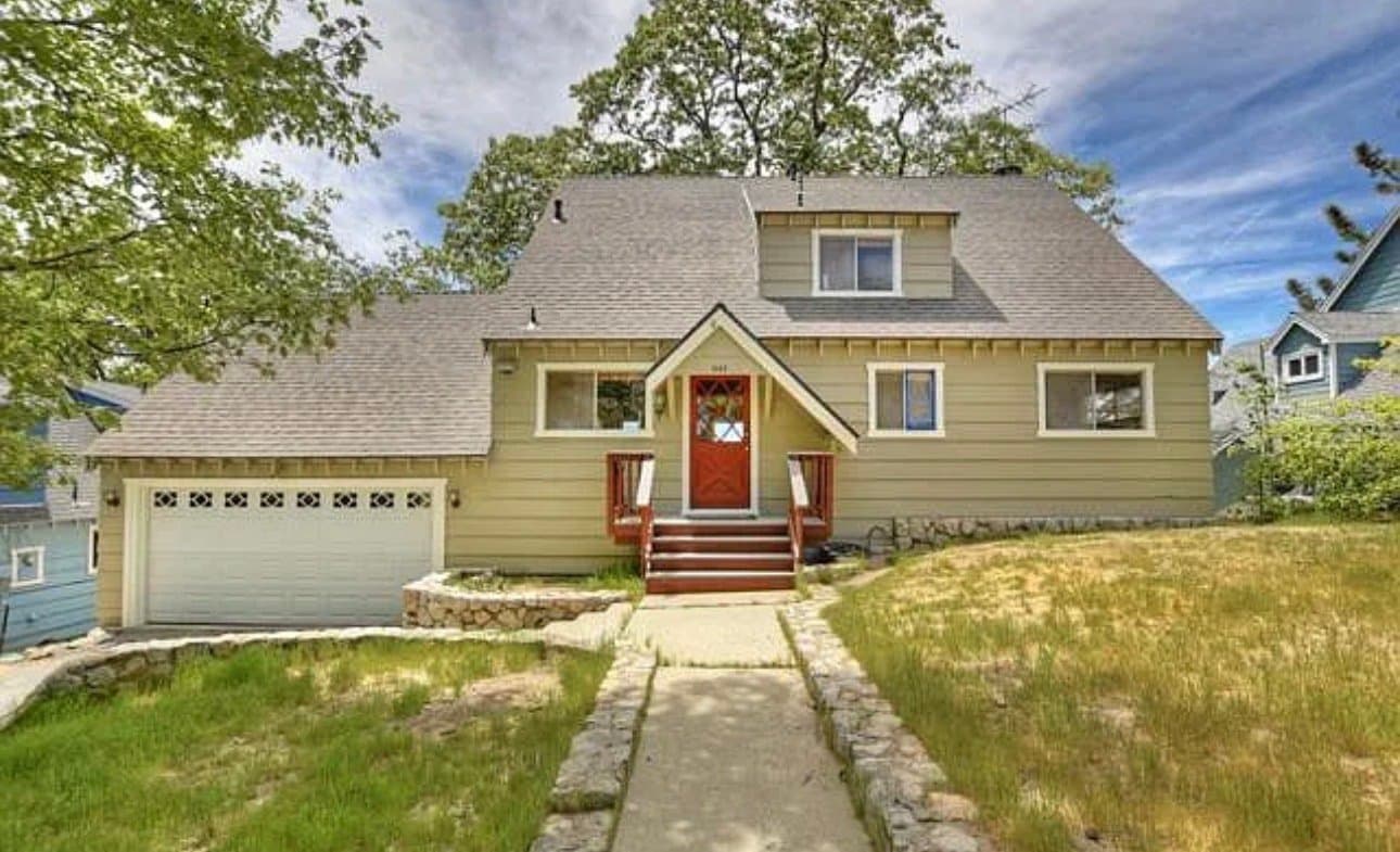 Lake Arrowhead House: 945 N Hospital Rd