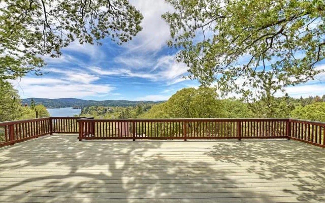 Lake Arrowhead House: 945 N Hospital Rd