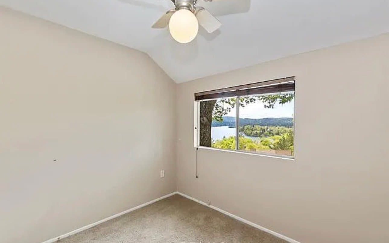 Lake Arrowhead House: 945 N Hospital Rd