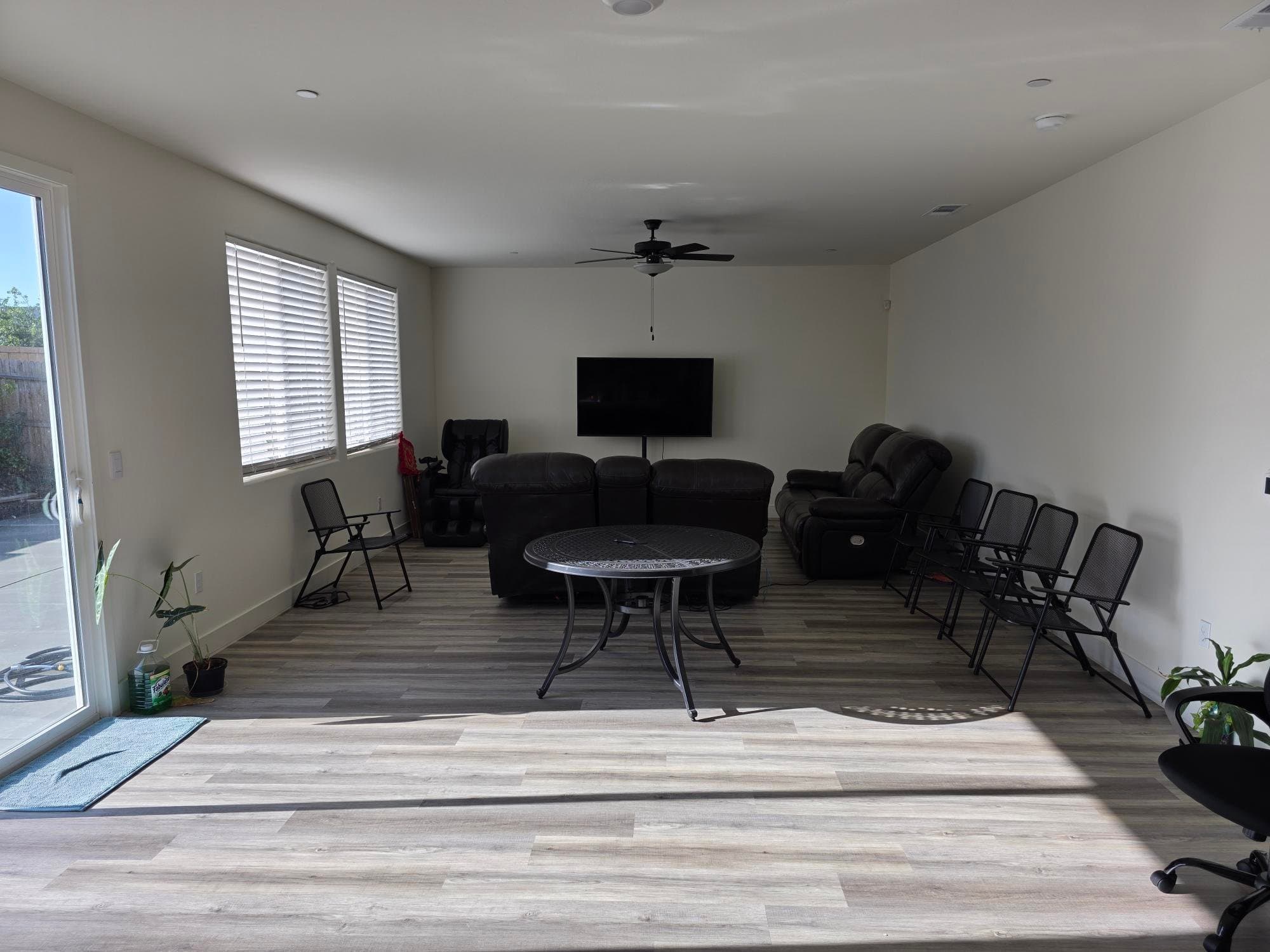 visalia Single Room: 2437 N Julieann Avenue Visalia, CA 93291