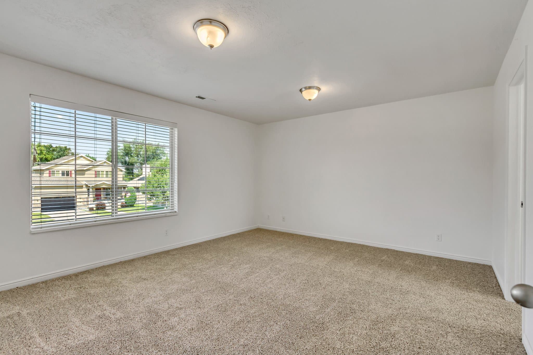 Sandy House: 8637 S, Golden rain Cir.,