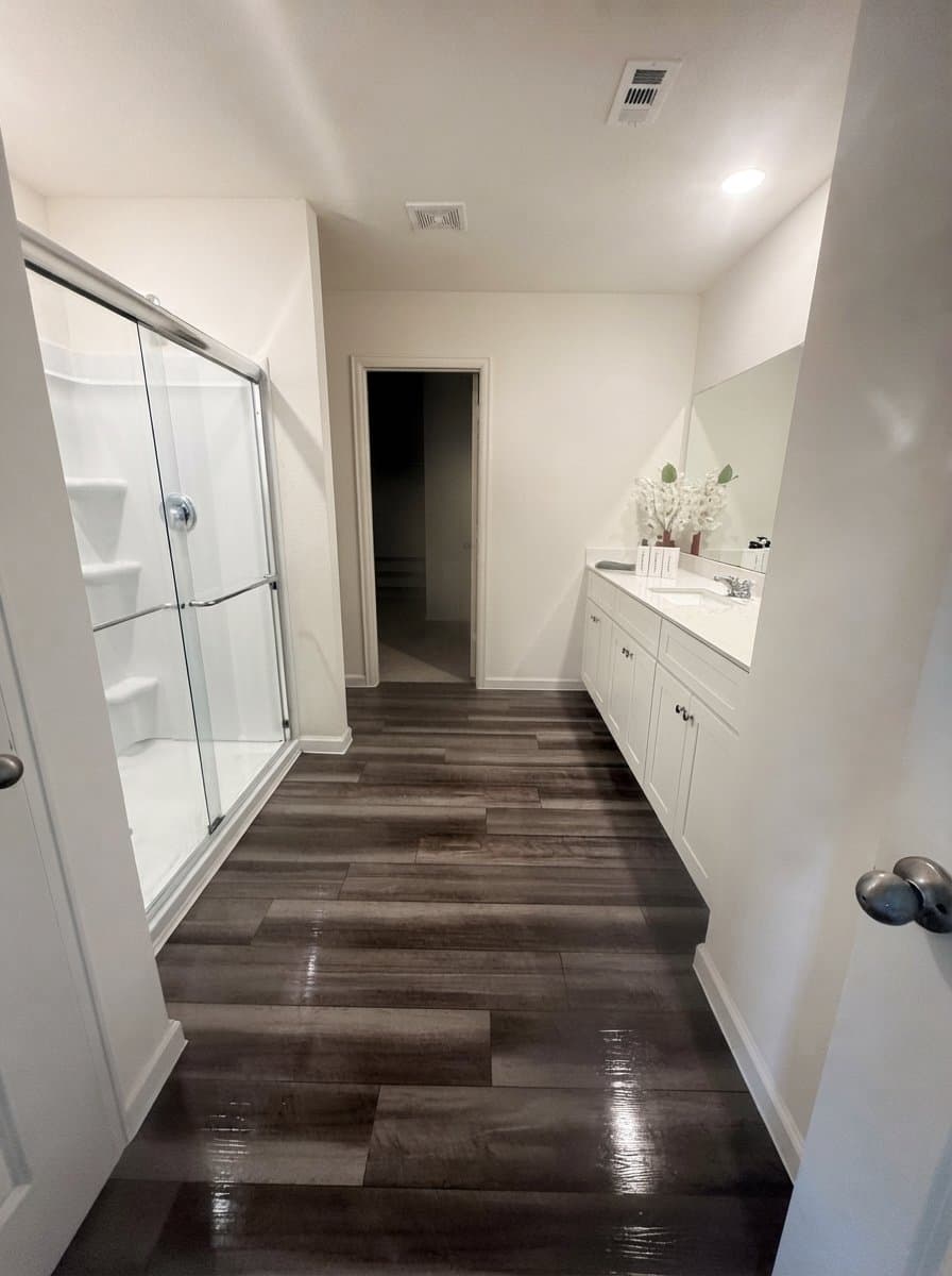 New Caney House: 21655 Cottage Ln