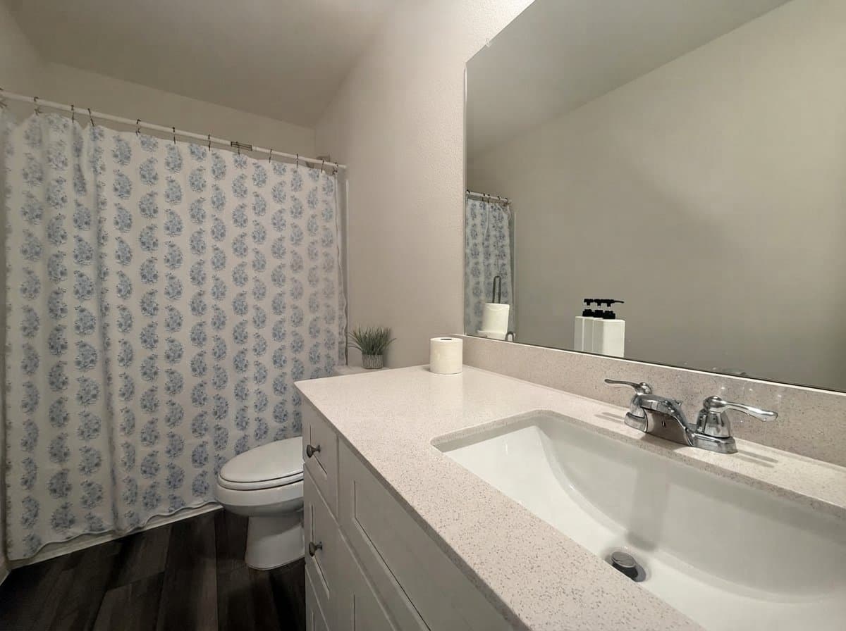 New Caney House: 21655 Cottage Ln