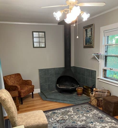 Wilmette Apartment: 922 1/2 Oakwood Avenue