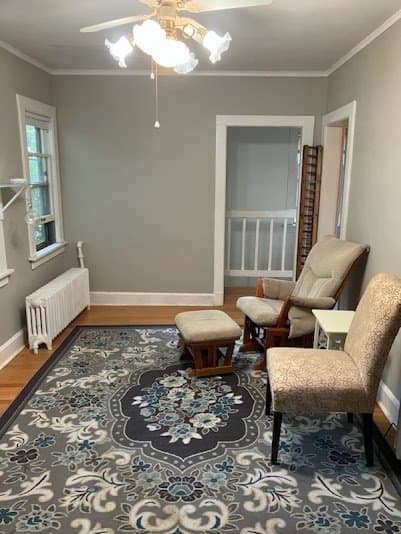 Wilmette Apartment: 922 1/2 Oakwood Avenue
