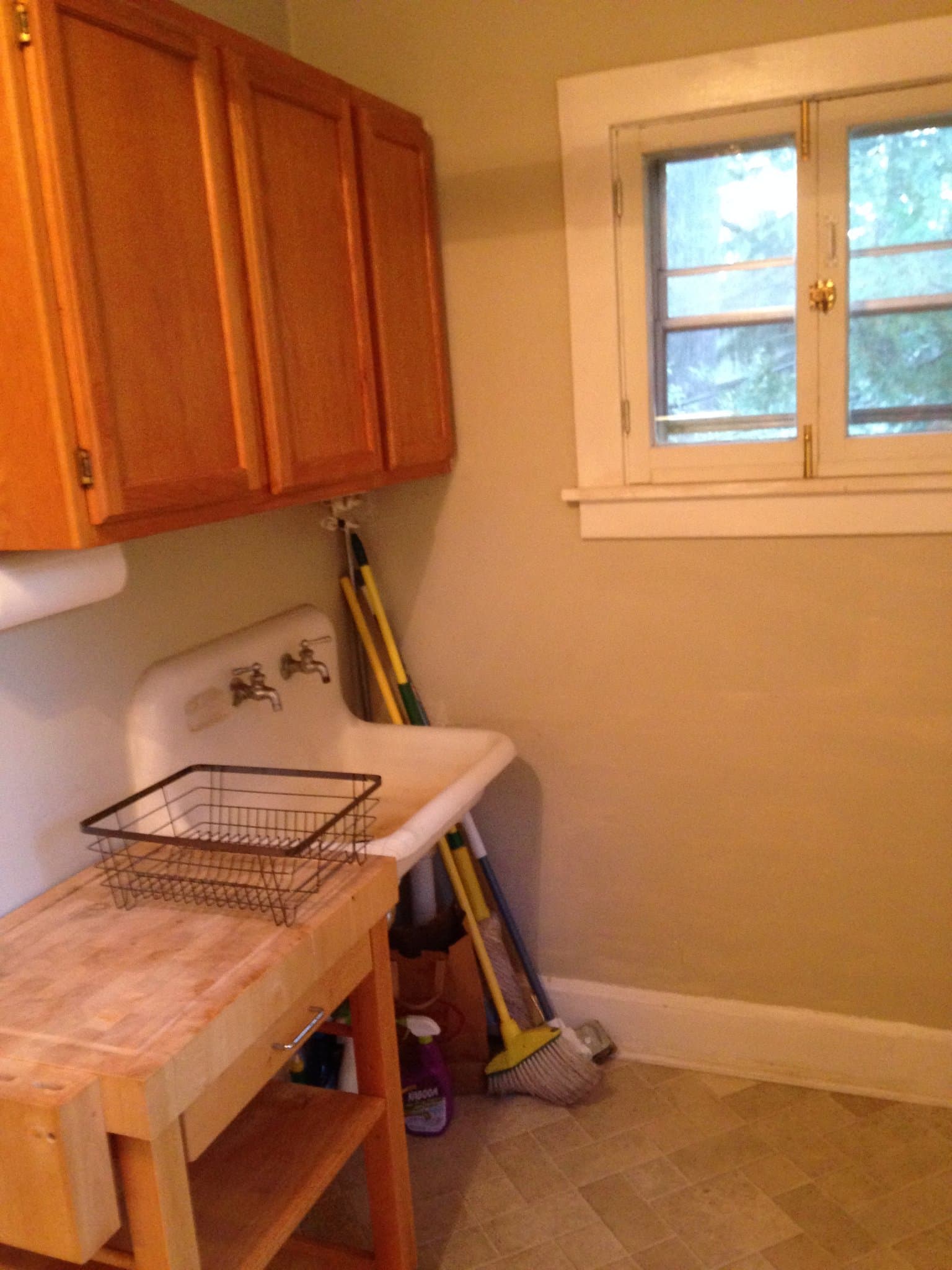 Wilmette Apartment: 922 1/2 Oakwood Avenue