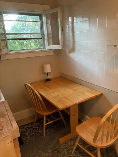 Wilmette Apartment: 922 1/2 Oakwood Avenue