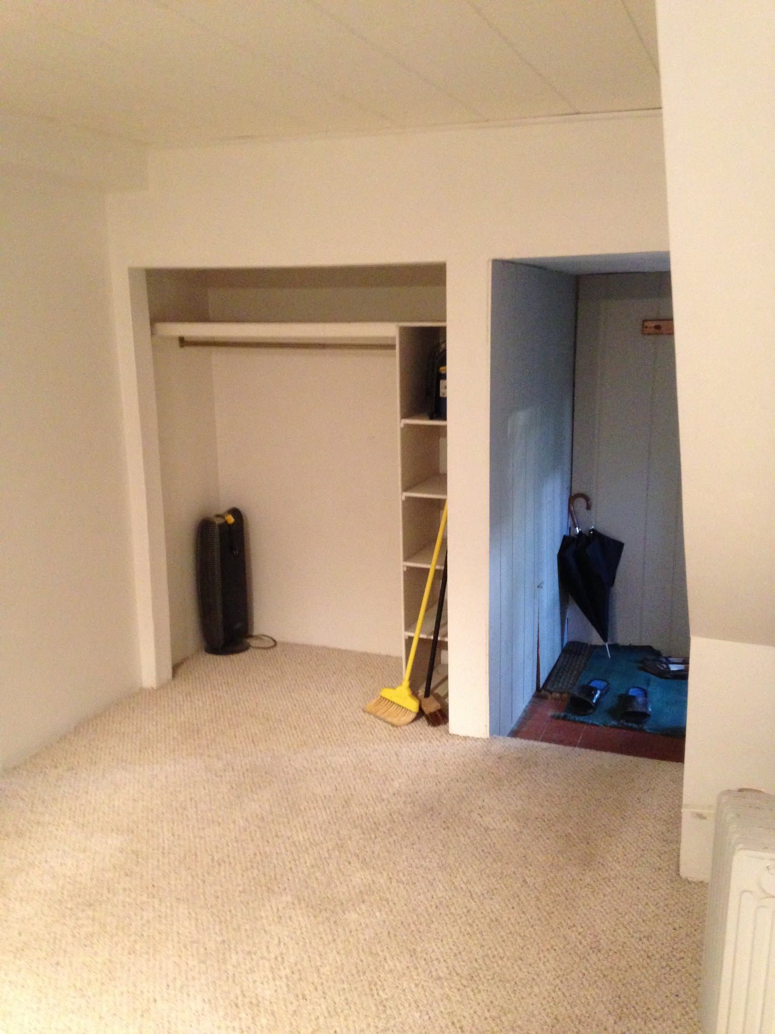 Wilmette Apartment: 922 1/2 Oakwood Avenue