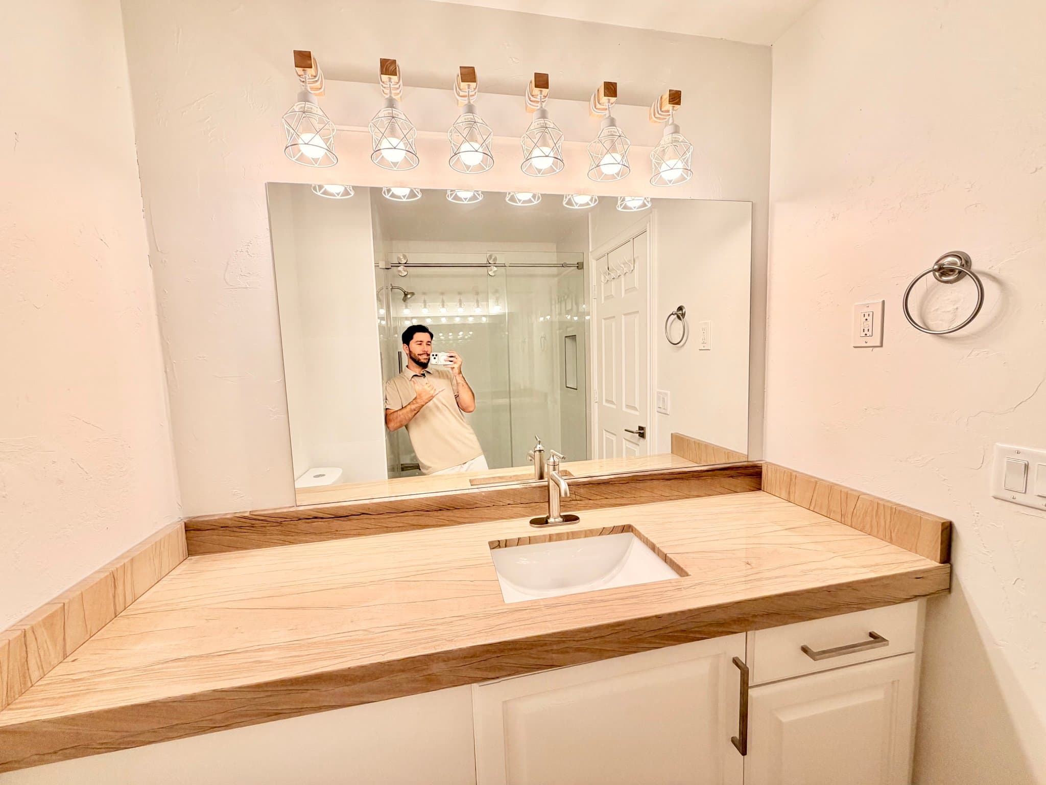 Sandy Single Room: 1780 Julho St