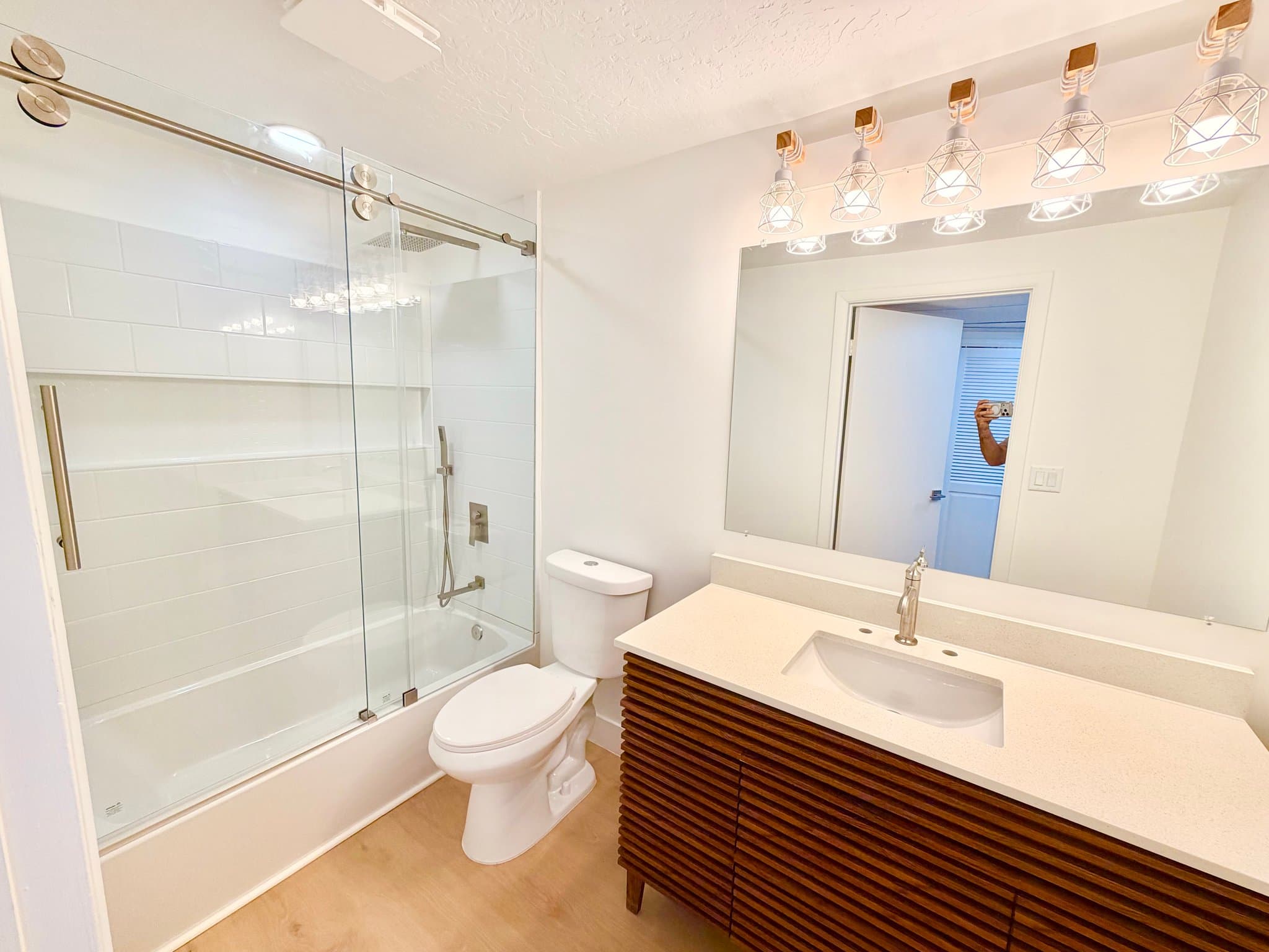 Sandy Single Room: 1780 Julho St