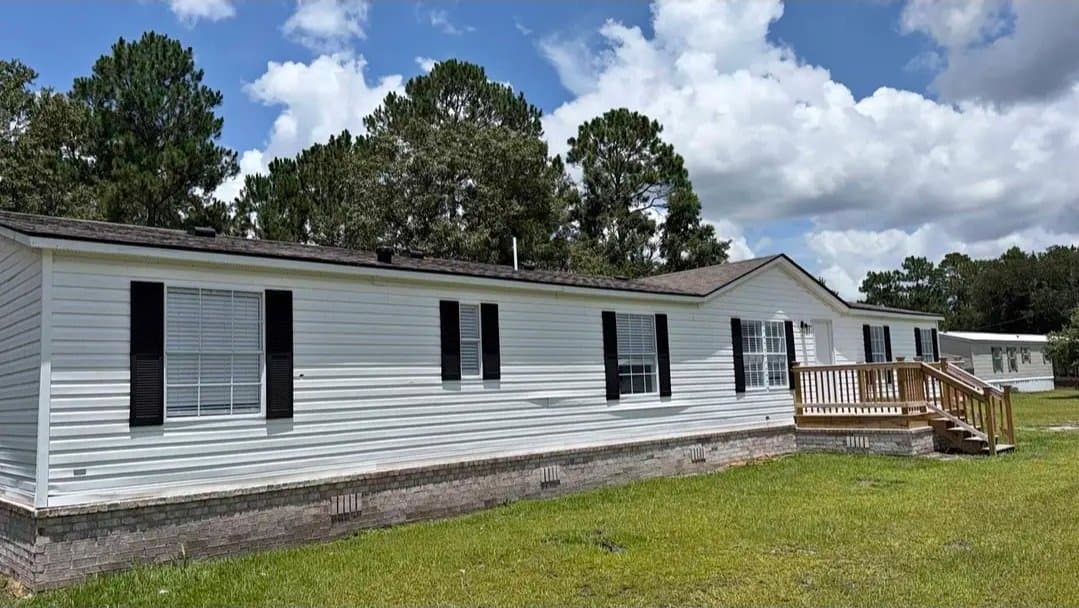 Ludowici House: 93 Huckaberry Ln NE