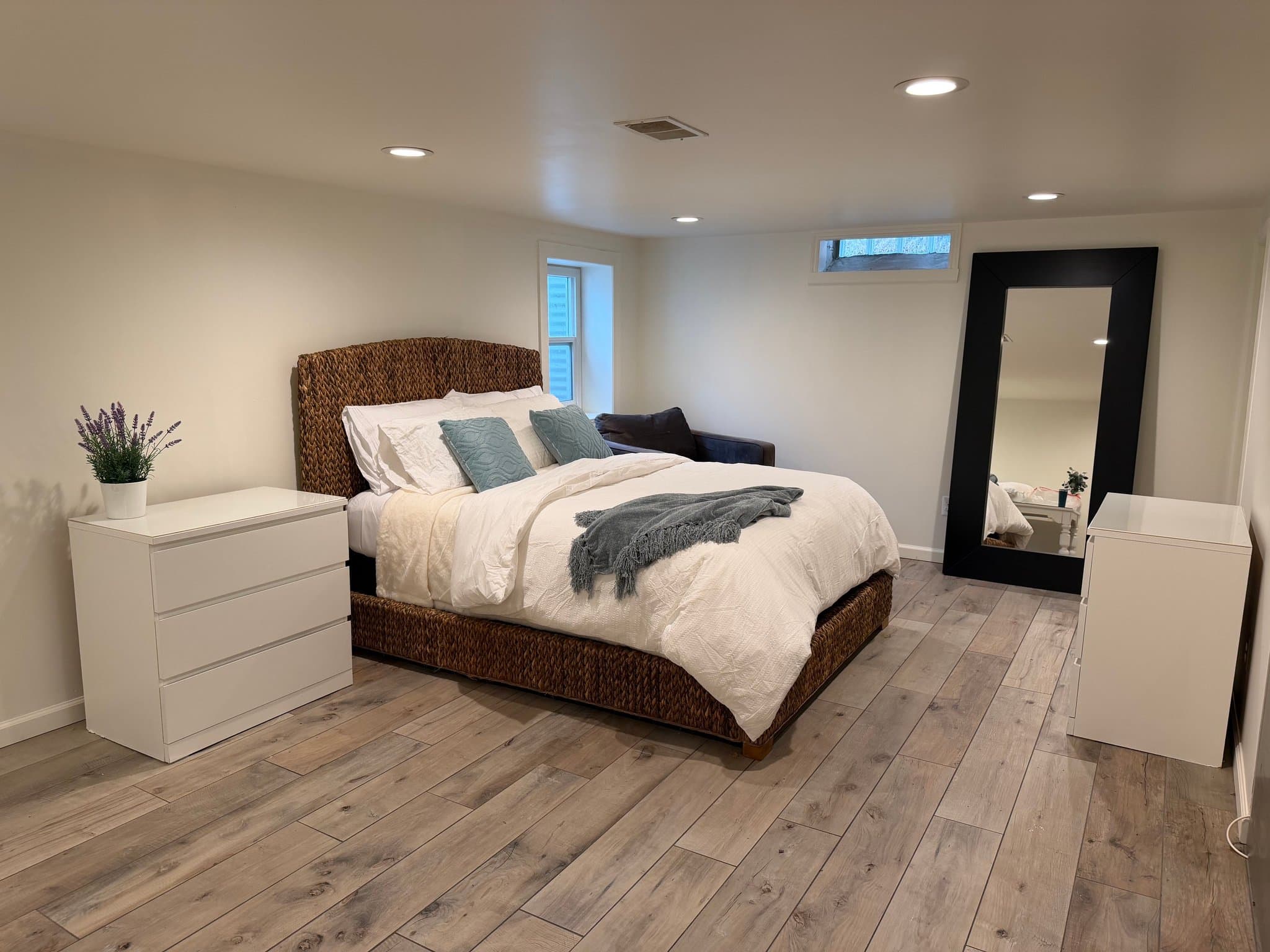 Oak Park Single Room: 21930 Whitmore St.