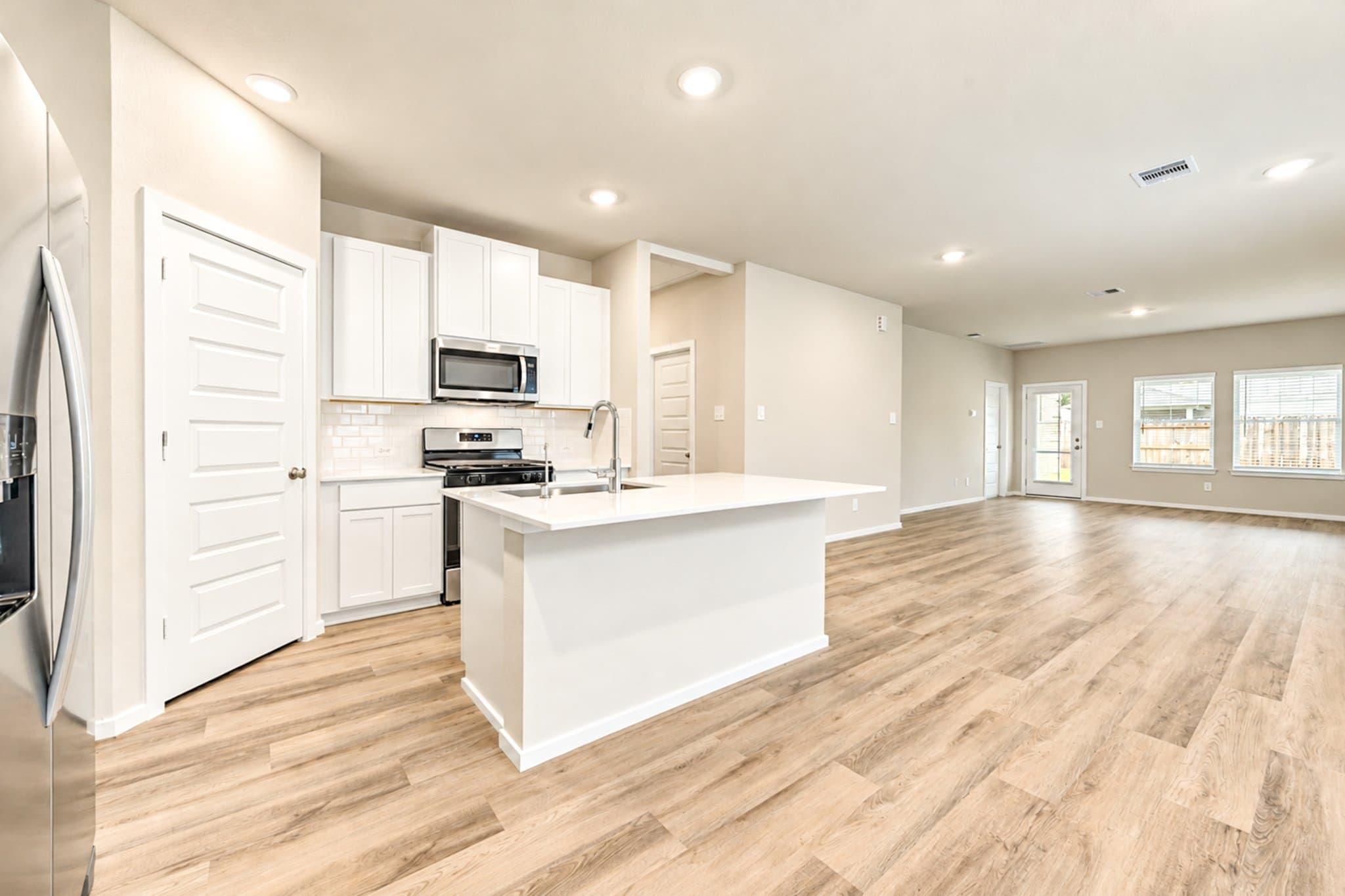 New Caney House: 18539 Landing Meadows Ln