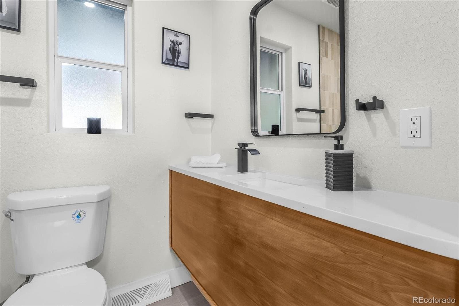 Lakewood House: 1115 S Harlan St
