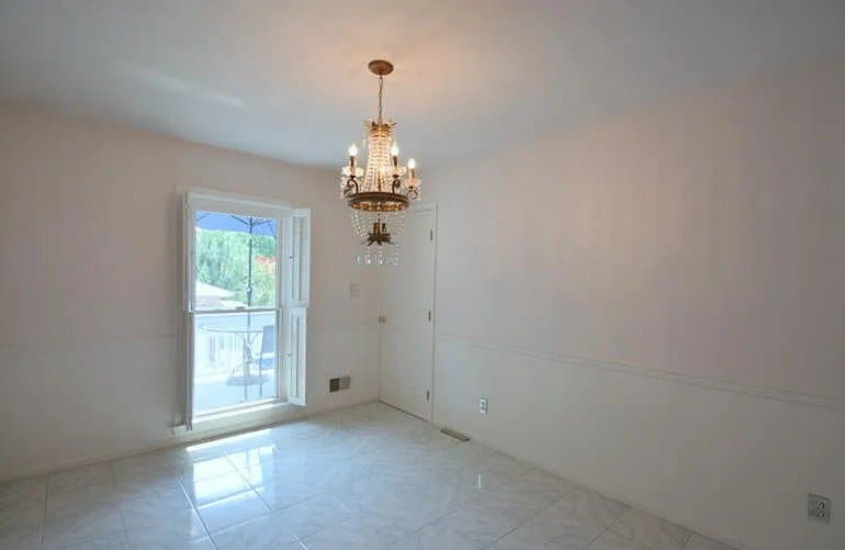 Louisville House: 614 Stivers Rd