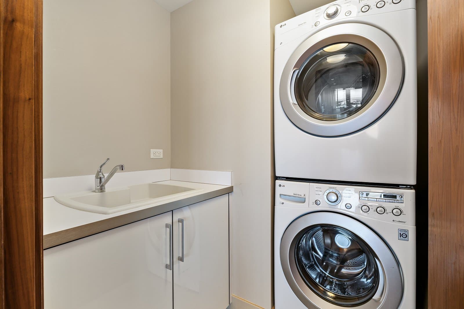 Honolulu Condo: 1555 Kapiolani Blvd.,