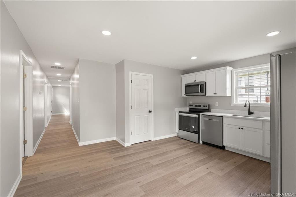 Jeffersonville House: 904 Fulton Street