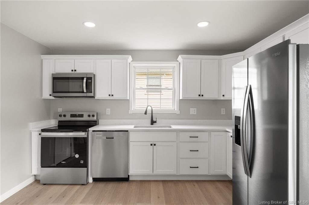 Jeffersonville House: 904 Fulton Street