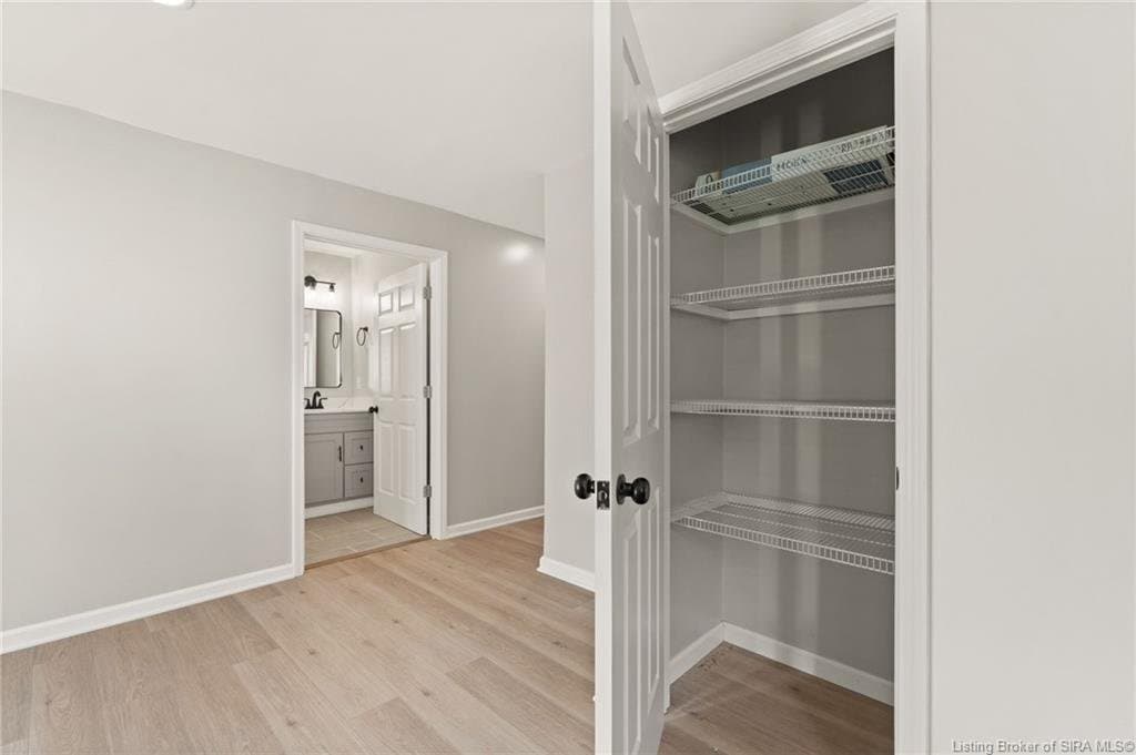 Jeffersonville House: 904 Fulton Street