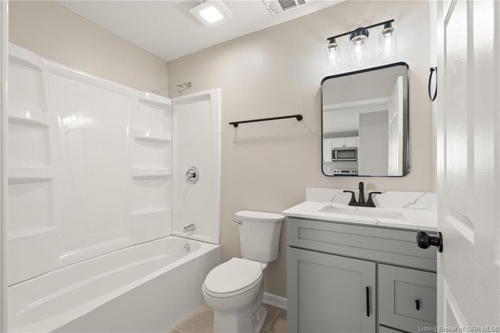 Jeffersonville House: 904 Fulton Street