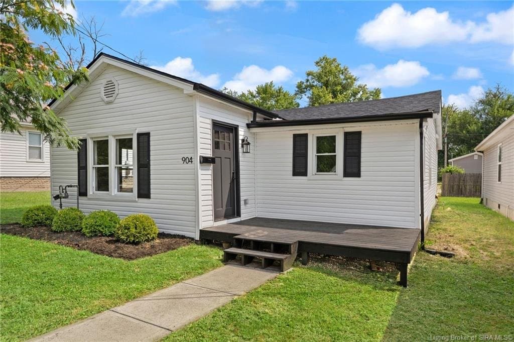 Jeffersonville House: 904 Fulton Street