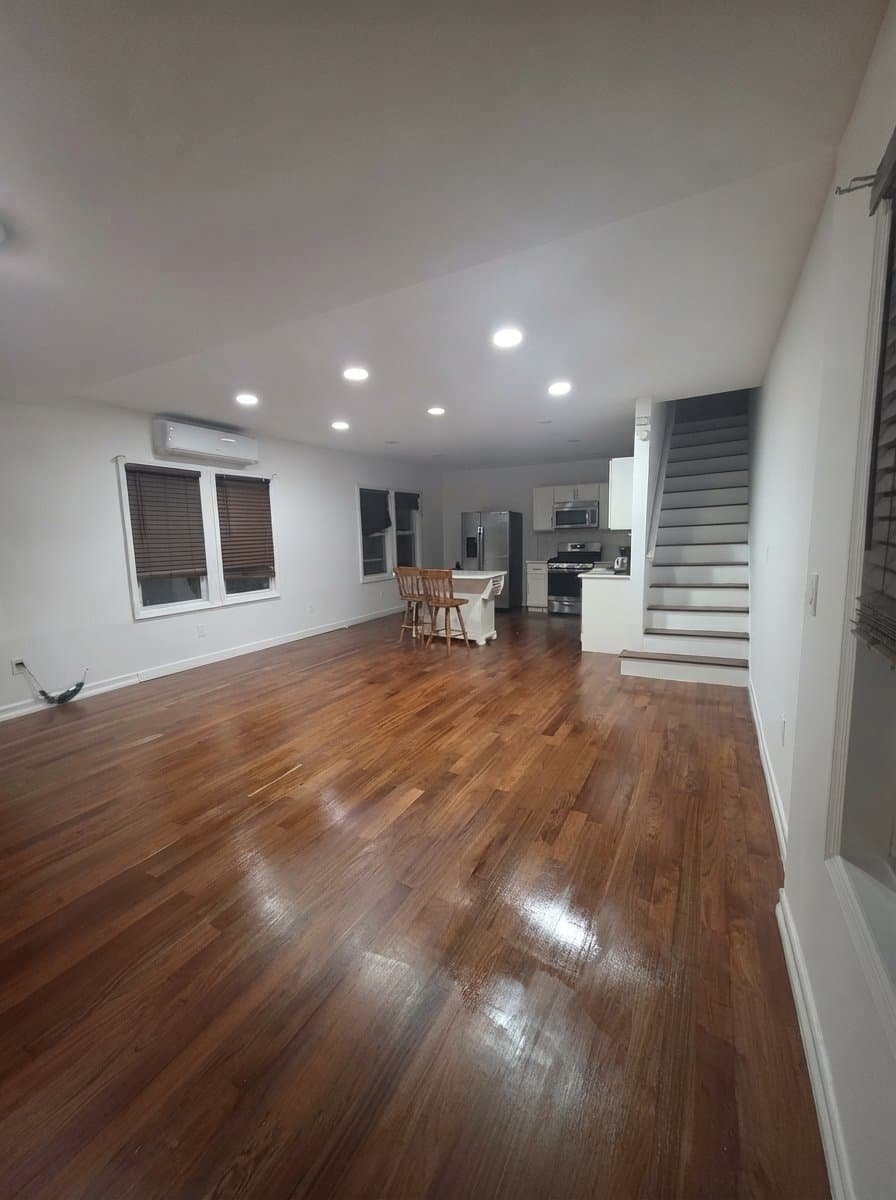 Springfield Gardens House: 14122 181st St