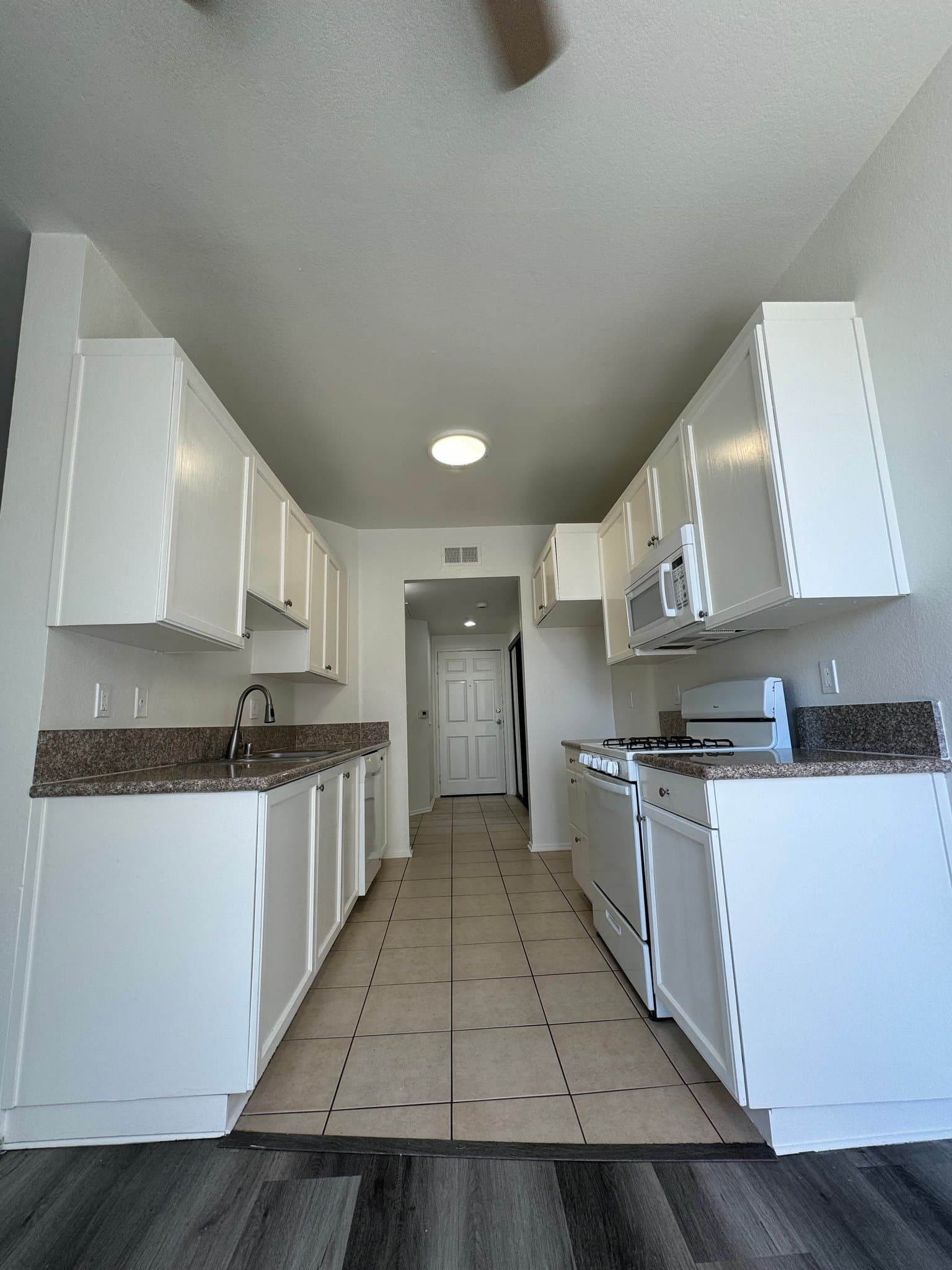 Studio City Condo: 4343 Whitsett Ave