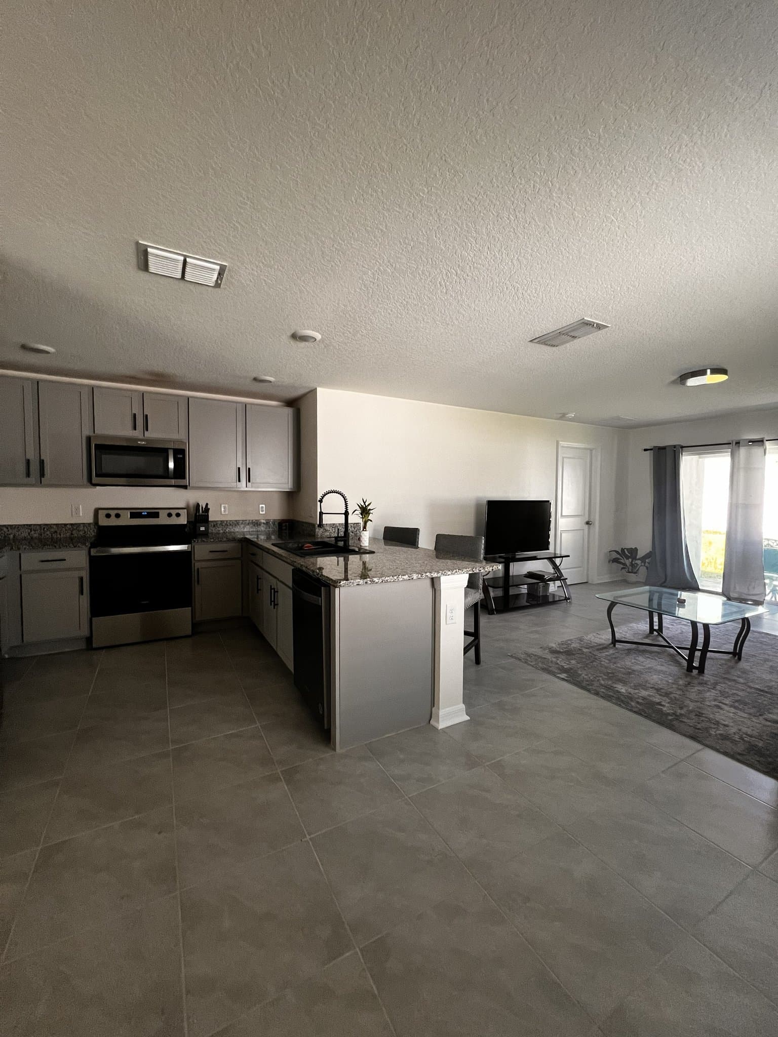 Ruskin House: 450 Sunlit Coral St