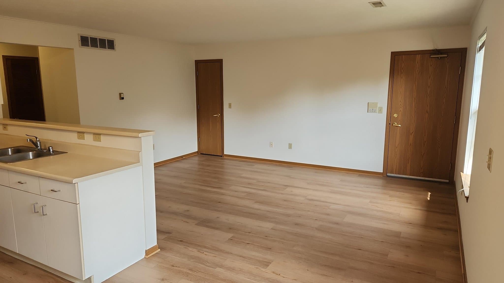 Elkhorn Apartment: 625 N Jackson St