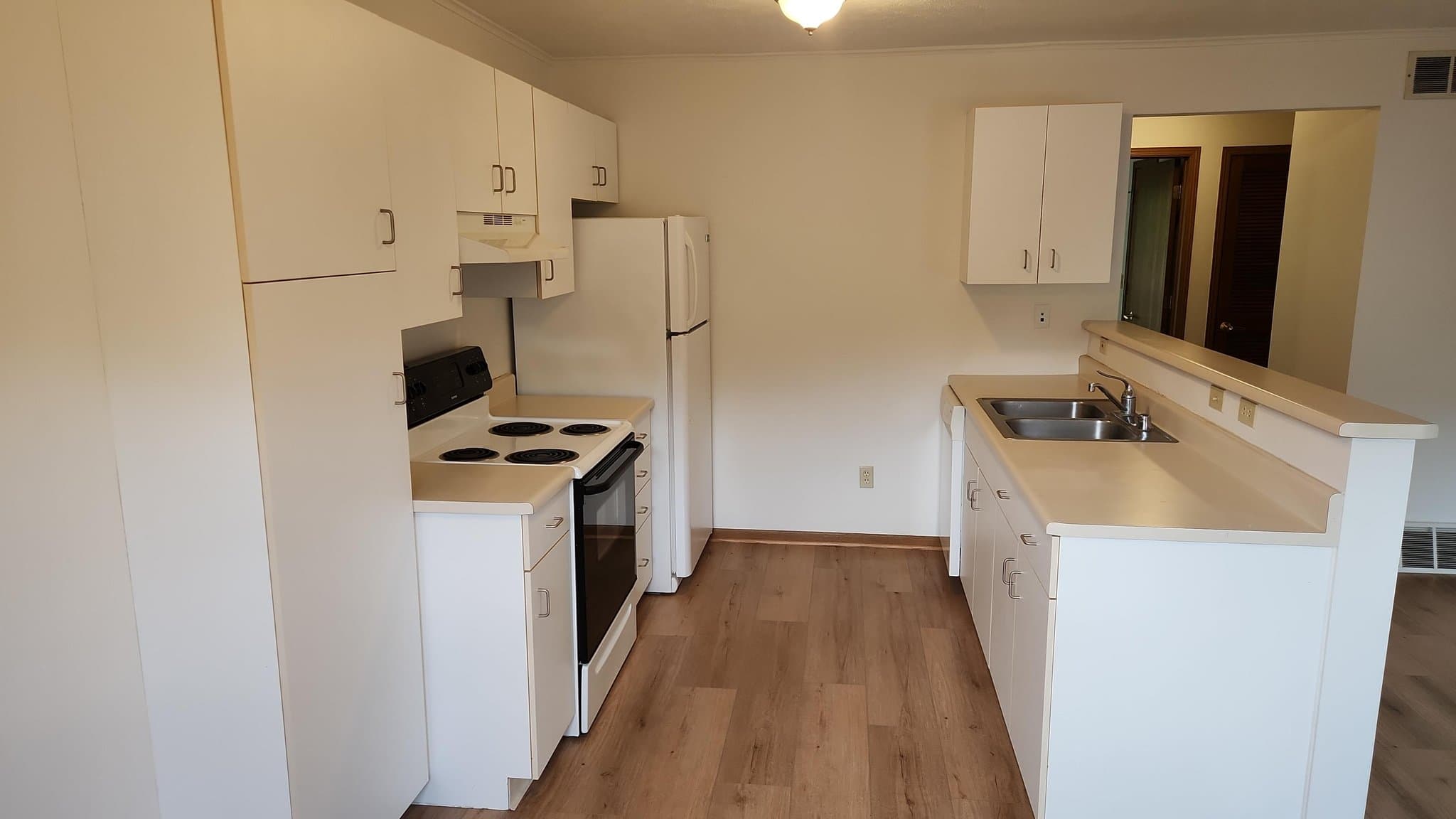 Elkhorn Apartment: 625 N Jackson St