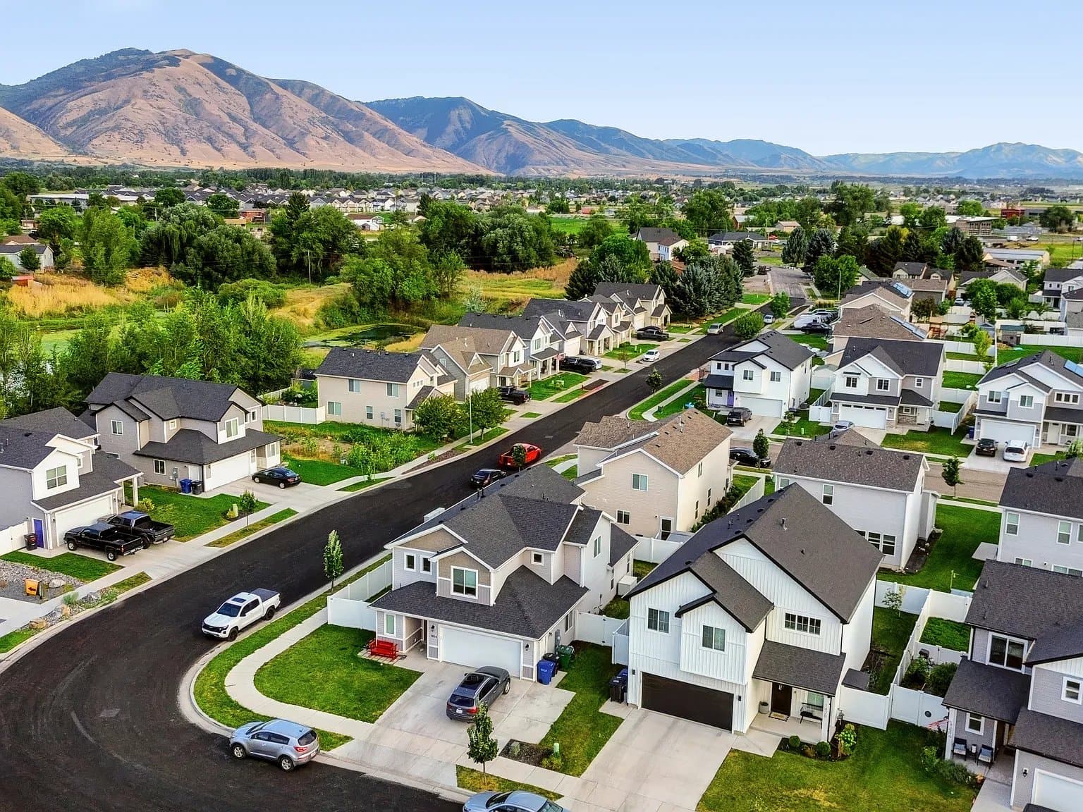 Wellsville House: 1428 W Creekside Dr