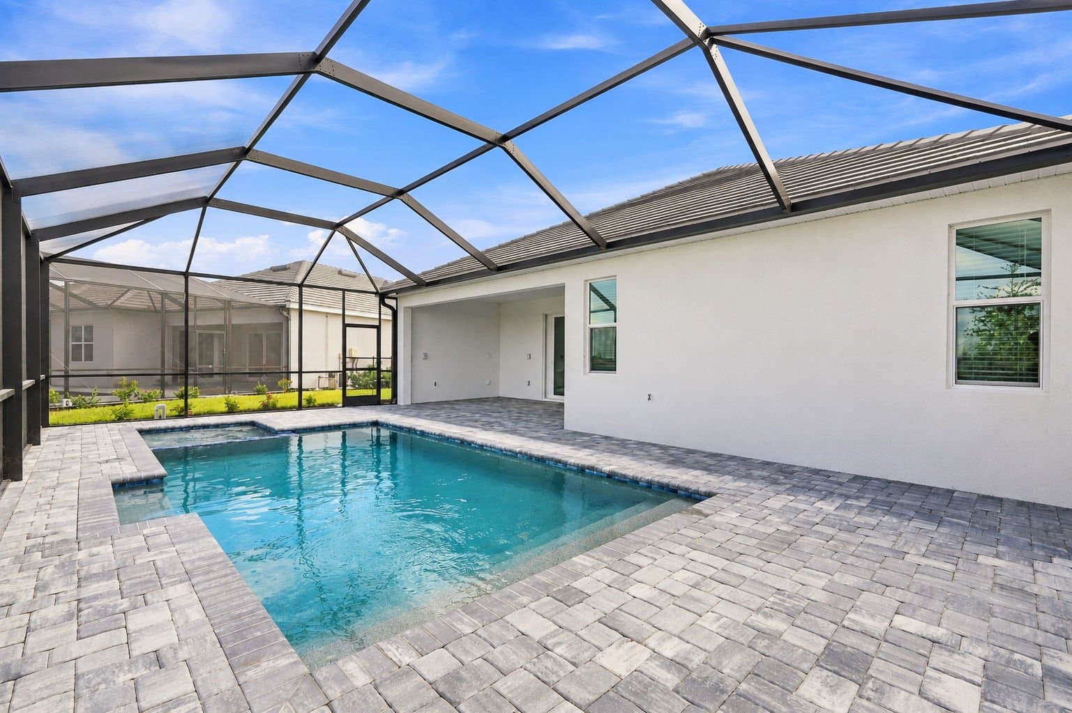 Bradenton House: 19718 Trout Ter