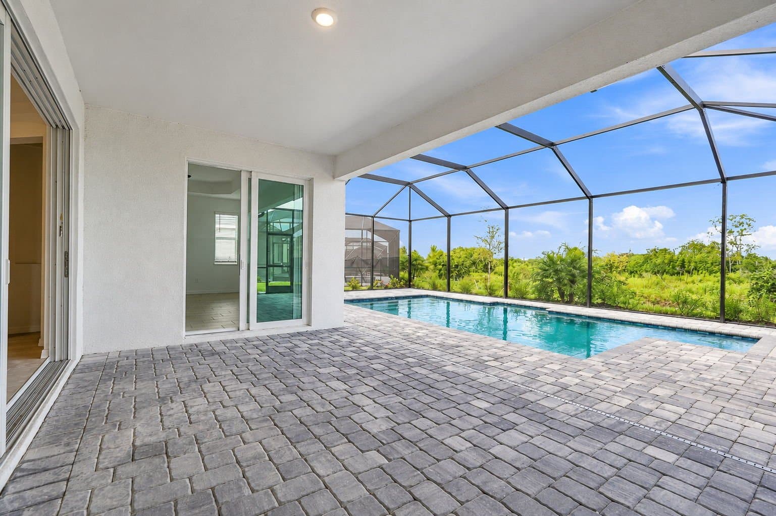 Bradenton House: 19718 Trout Ter
