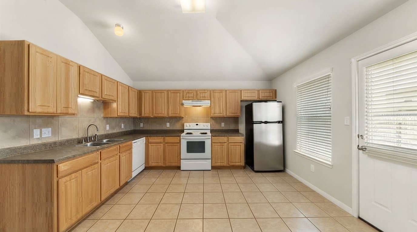 San Antonio House: 10306 Pinehurst Run