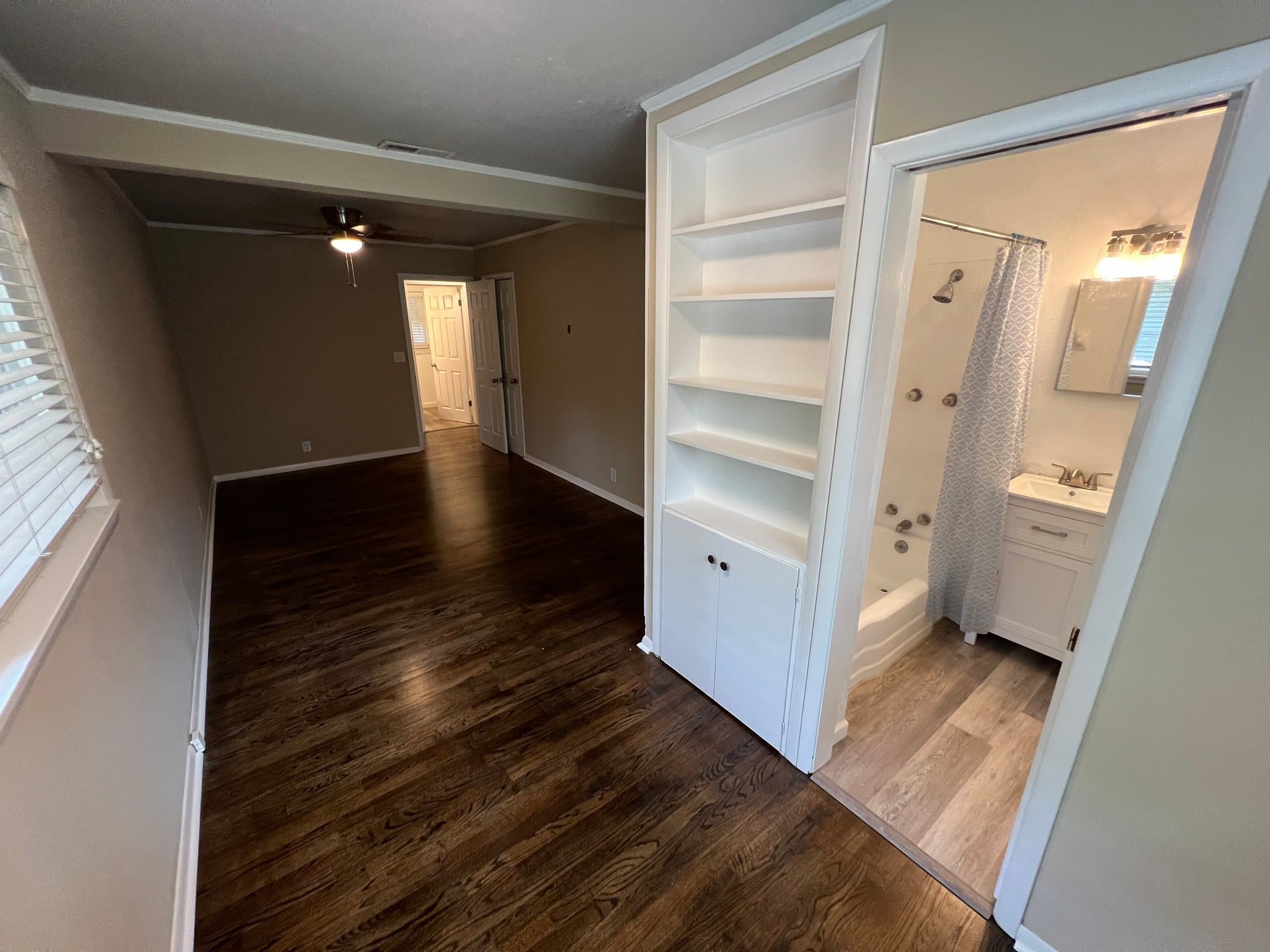 Fayetteville House: 2121 W Wedington Dr